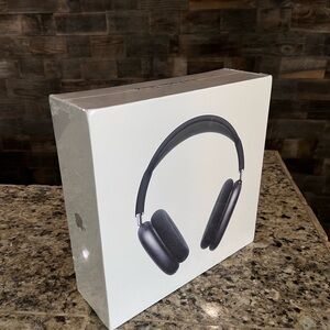 Apple Over-Ear Headphones - Black